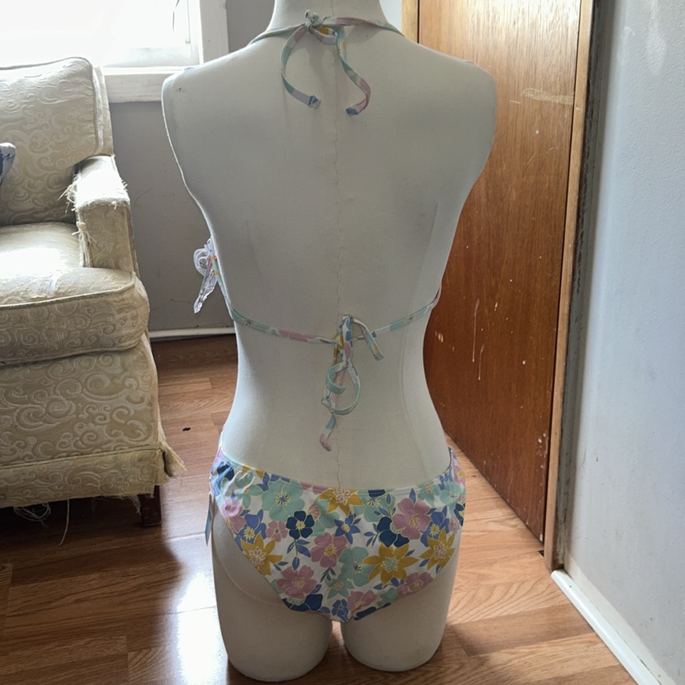 Two piece swimming suit top M size & bottom Large. Adjust on back & shoulder - Picture 2 of 8